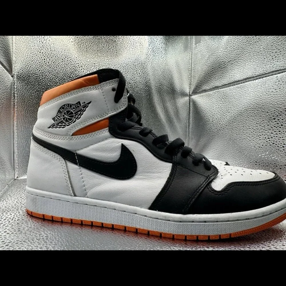 RARE 🚀 Size 11 - Jordan 1 Retro High Electro Orange‎ White Leather 555088-180